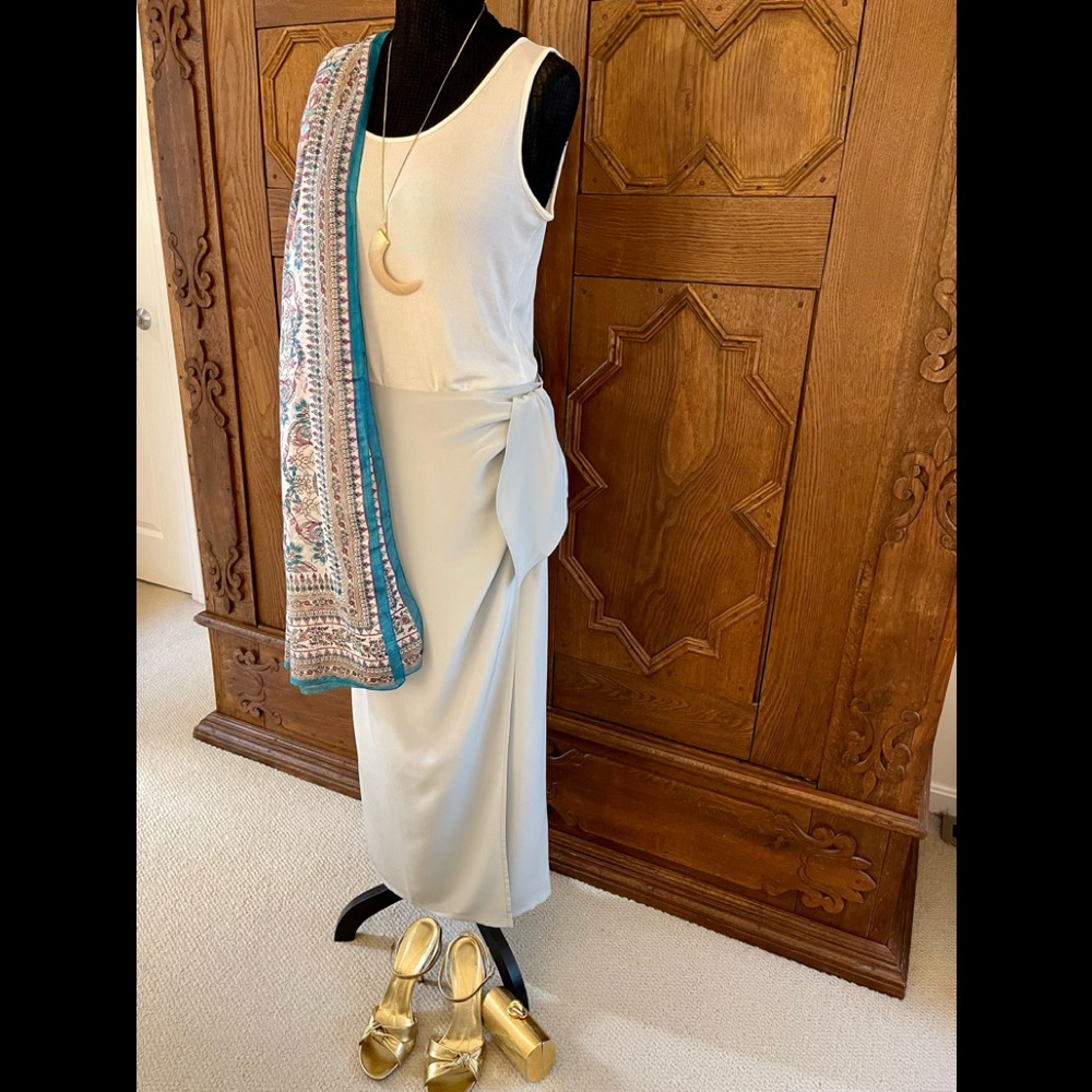 Antinori Milano blue silk crepe de chine wrap skirt, size Medium